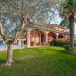 Gloriana Bed & Breakfast 3*